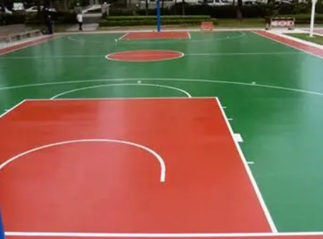 福建许多老旧运动场地面翻新,篮球场地面维修
